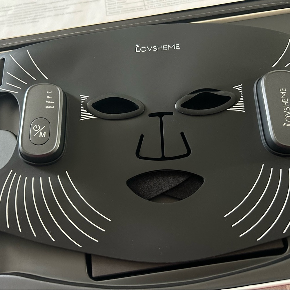 Black Eye & Face Relaxation Mask - Portable Massage & Heat Therapy